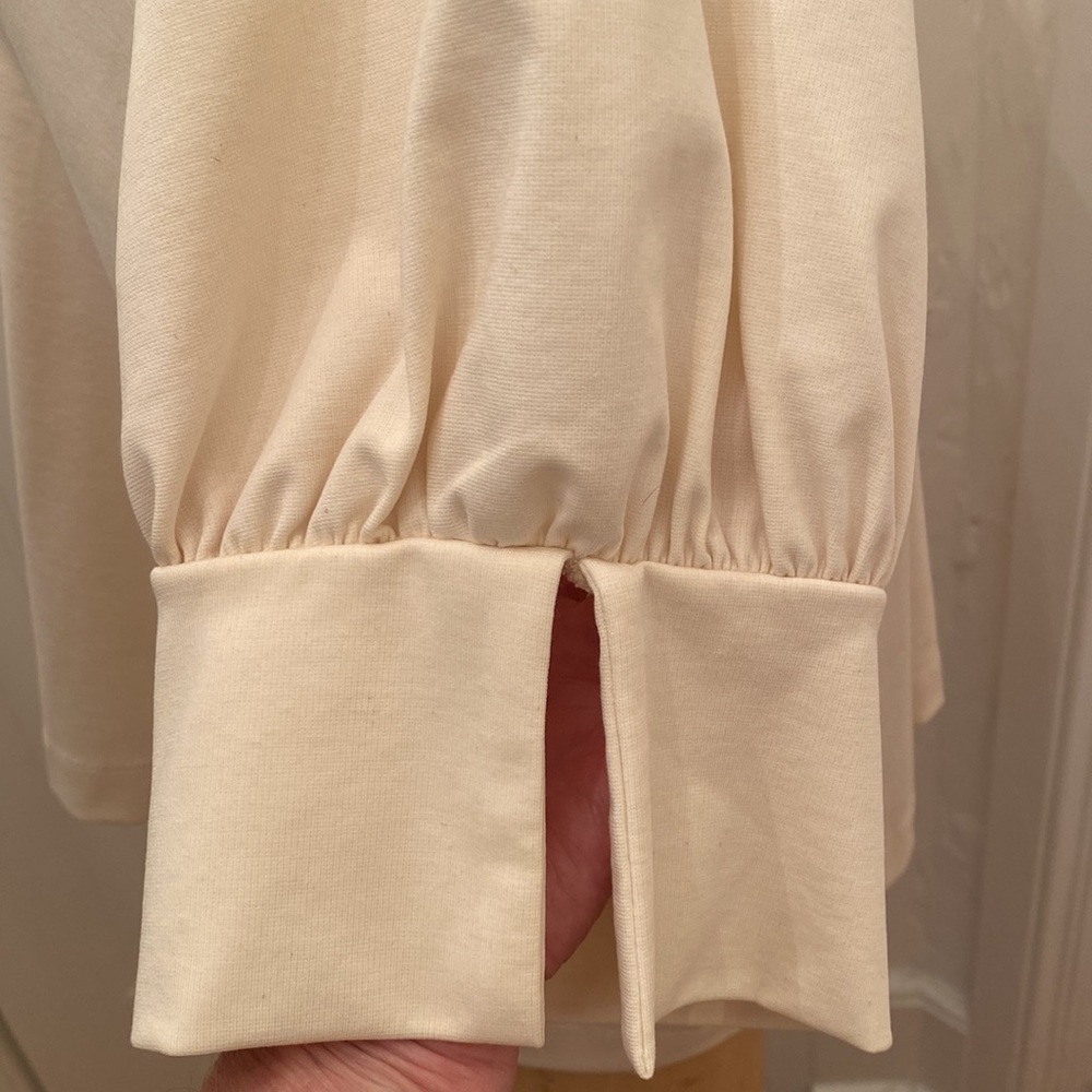 Zara Cream V-Neck Short Sleeve Blouse - Picture 2 of 7